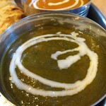 ケーシーズ キッチン - ダブルカレーの１つ　ほうれん草マトンカレー！