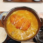 Sanukiya - ネギなし鍋焼きカツカレー、ご飯、温泉たまご、お漬物