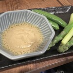 金町製麺 - 茹でアスパラとスナップエンドウ