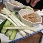 金町製麺 - 胡瓜と島らっきょうの鶏味噌添え