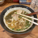 串カツ田中 - 「かすうどん」に欠かせない「牛かす」