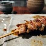 焼鳥 幽霊 - 脂がジューシーな腹身です！