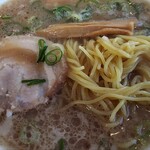 ラーメン 丸っ子 - 麺とチャーシュー