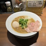 麺屋 ねむ瑠 - 濃厚 烏賊(いか)煮干 醤油味 煮玉子入り 1030円
      2024年2月12日