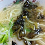 白龍ラーメン - 辛子高菜  投入
