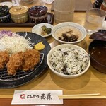 Tonkatsu Tamafuji - 五穀ご飯に赤だしのアサリ汁