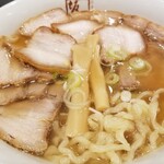 喜多方ラーメン 坂内 - 麺の表情など。