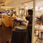 Cafe & Books Bibliotheque - DJしてます