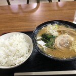 ゆにろーず - 特撰味噌ラーメン（740円）とライス（200円）