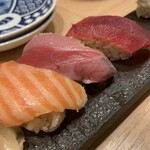 Sushi Sake Saka Na Sugitama - 王道寿司（サーモン、ハマチ、マグロ）