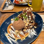 Kaferabaandoraunjibaiueshimakohiten - チョコアイスのパンケーキ。