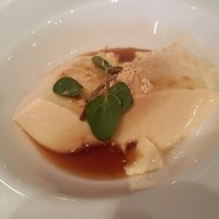 イル ビッライオ - ミルクプリン、黒蜜ときな粉がけ。