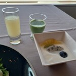 ル・トリアノン - グレープフルーツジュース、小松菜とバナナのスムージー、ヨーグルト