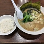 らーめん堂仙台っ子 - 仙台っ子ラーメンとサービスライス