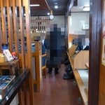 なかみちや - 店内はテーブル席中心