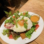 RHC CAFE - 下にチキンが入ってます