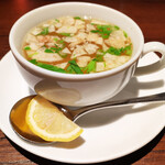 ワヤン バリ - ステーキランチ(250g) 1000円 のスープ