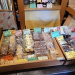 いのこ菓子店 - 内観