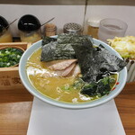 家系ラーメン 近藤家 - チャーシューメン 中盛