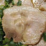 家系ラーメン 近藤家 - チャーシュー1枚をアップ