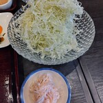 Tonkatsu Akatsuki - 定食のキャベツと小鉢