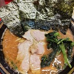 豚骨醤油ラーメン 王道家 - 