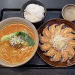 五味八珍 - 肉みそタンタンめんと浜松餃子のセット