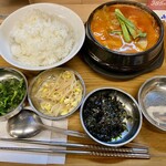 スンドゥブ 中山豆腐店 - 海鮮スンドゥブ定食