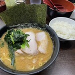ラーメン 杉田家 - チャーシューメン並、ライス