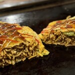 Moegi - 単に焼きそばを卵で包んだんとちがう
      香ばしく焼けた卵のメイラード反応がプラス倍増されて
      ラストの〆にして、大満足の「オムそば」でした
      
      ٩( ᐛ )و٩( ᐖ )۶満足すぎた