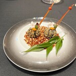 LA TABLE de Joel Robuchon - とろけるキノア スモーキーなピキオスのソースをのせて