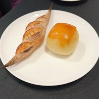 ラ ターブル ドゥ ジョエル・ロブション - ミニバケットとミルクパン