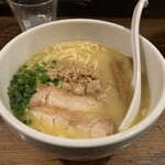 鶏の穴 - 白鶏らーめん