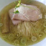 らあめん サンド - 比内地鶏とシャモロックの塩らあめん（アップ）