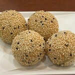上海麺館 - ゴマ団子