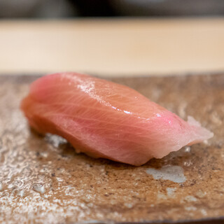 Sushi Takahashi - 鰤