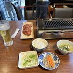 Yakiniku Shokudou Kokoro - たべかけの上記定食　ビールは別注文　