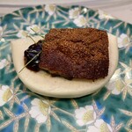 中国料理 旬輝 - 子豚の丸焼きをお取り分け。