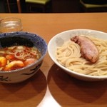 頑者 - 味玉辛つけめん、大盛り！  トッピング無料券をいただいたのでアブリチャーシューをプラス。ということでほぼ特製辛つけめん大盛り！   あけましておめでとうございます！  