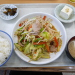 大谷パーキングエリア(下り)フードコート - 肉野菜炒め定食