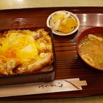 三好弥 - 上かつ重定食1180円(味噌汁・お新香付)