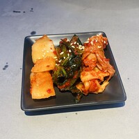 焼肉ここのみ - キムチ盛り合わせ（カクテキ・小松菜キムチ・白菜キムチ
                    ）