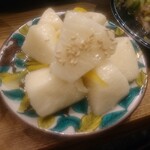 shigi38 まぐろと肉刺しパラダイス - 長芋と柚子の漬け物(520円)