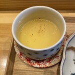 お料理 ちゃとら - 新玉ねぎの茶碗蒸し。
                                味付けは塩とダシだけだそうです