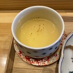 お料理 ちゃとら - 新玉ねぎの茶碗蒸し。
            味付けは塩とダシだけだそうです