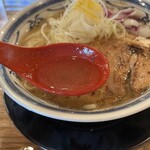 下品なぐらいダシのうまいラーメン屋 - スープ