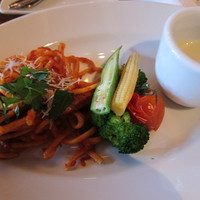 The lounge on the water - チョイスメニュー豆乳のコーンスープ、温野菜、ナポリタン