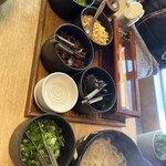 山田製麺所 - サービスの多彩な薬味