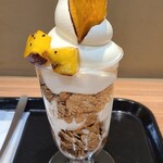 ツナグカフェ メープルハウス - 料理写真:五郎島金時と蜂蜜のパフェ