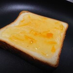 ル・パン神戸北野 - 湯種食パンを焼きながら,柚子ジャム塗り終わり♡( *´艸｀)♡